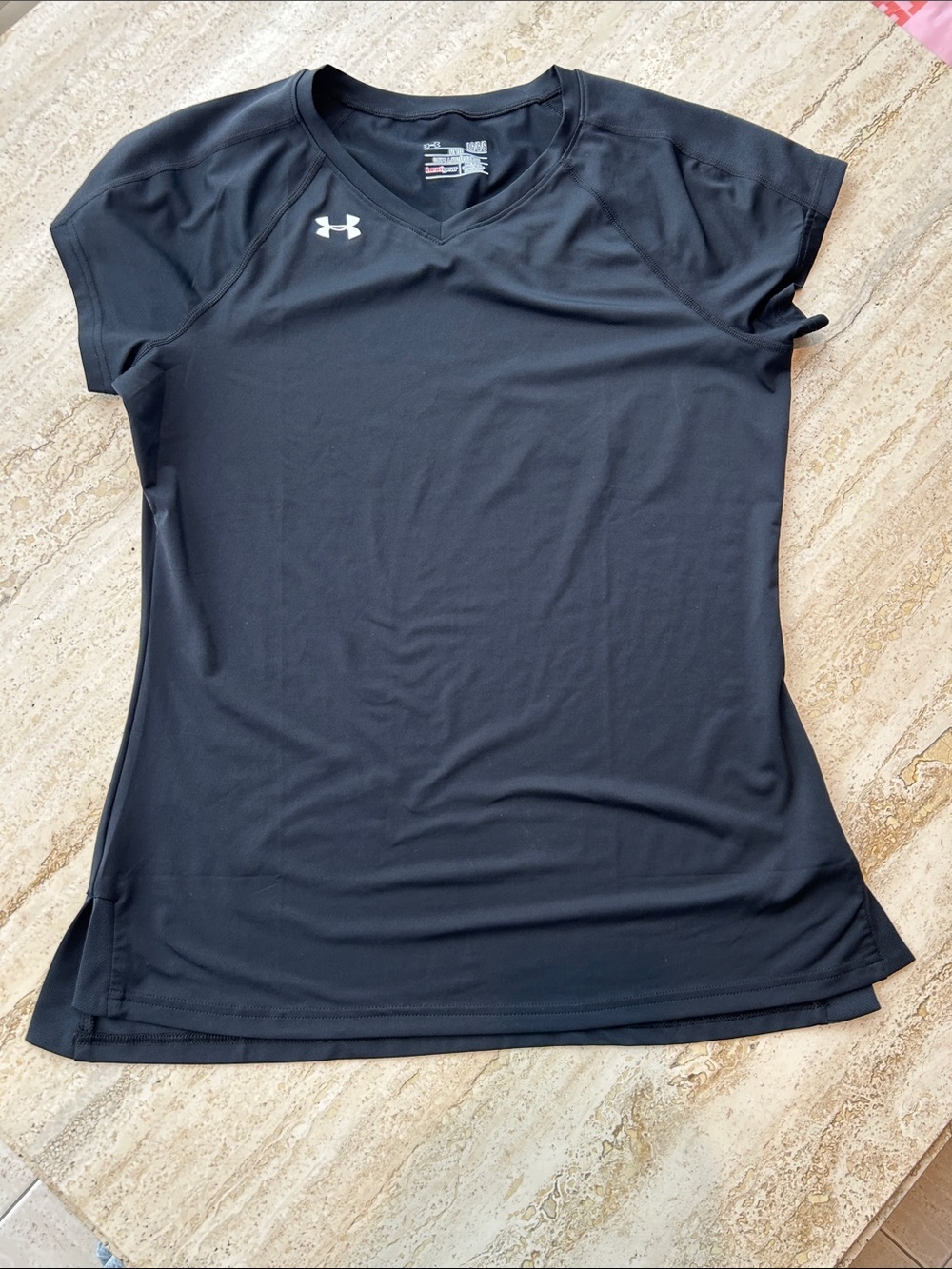 Under Armour Women’s Black Performance V-Neck Tee size L